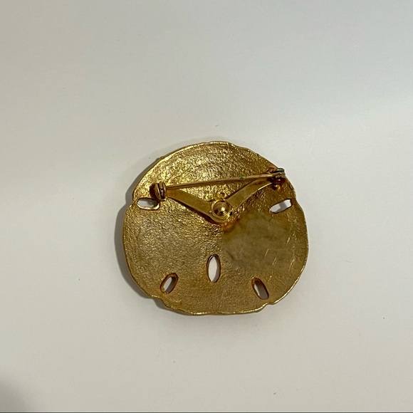 Vintage sand dollar brooch - Picture 2 of 5